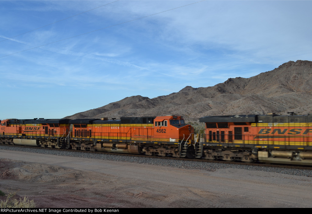 BNSF 4562